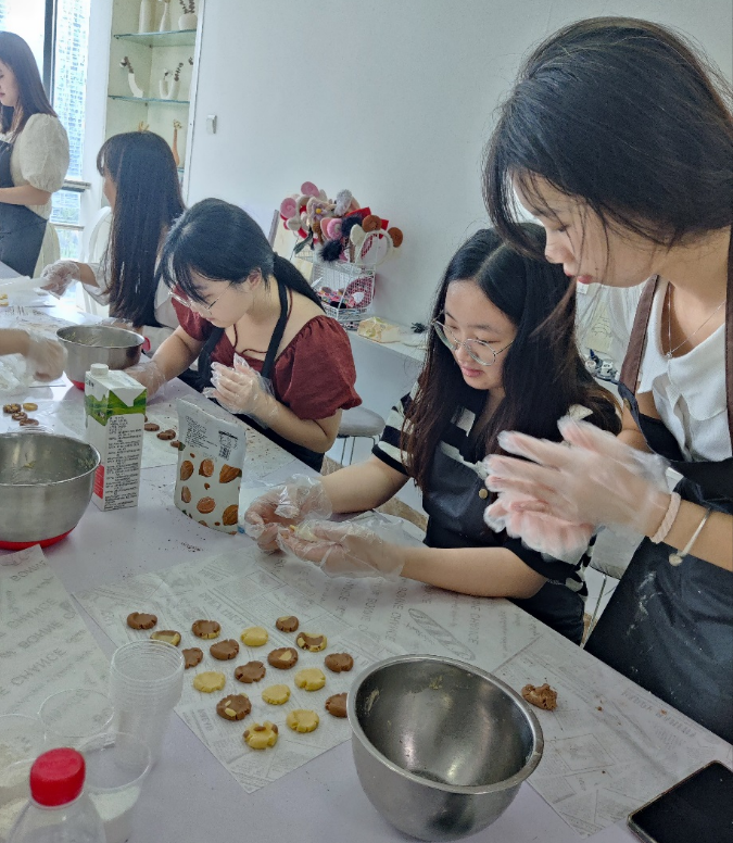 喜迎中秋•快(kuài)樂(yuè)烘焙——中海粵節日主題活動 喜迎中秋•快(kuài)樂(yuè)烘焙——中海粵節日主題活動