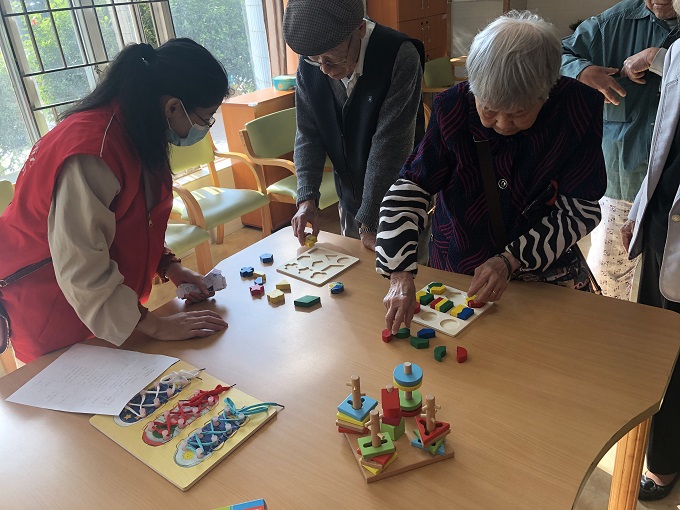弘揚敬老美(měi)德、與您相約元旦---中海粵黨支部走進福利院看望老人(rén) 弘揚敬老美(měi)德、與您相約元旦---中海粵黨支部走進福利院看望老人(rén)