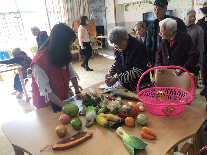 弘揚敬老美(měi)德、與您相約元旦---中海粵黨支部走進福利院看望老人(rén) 弘揚敬老美(měi)德、與您相約元旦---中海粵黨支部走進福利院看望老人(rén)